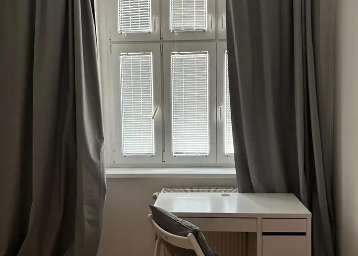 Smack In The Heart Of Old Town Apartament