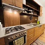Апартаменти Smack In The Heart Of Old Town