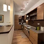 Апартаменти Smack In The Heart Of Old Town Братислава